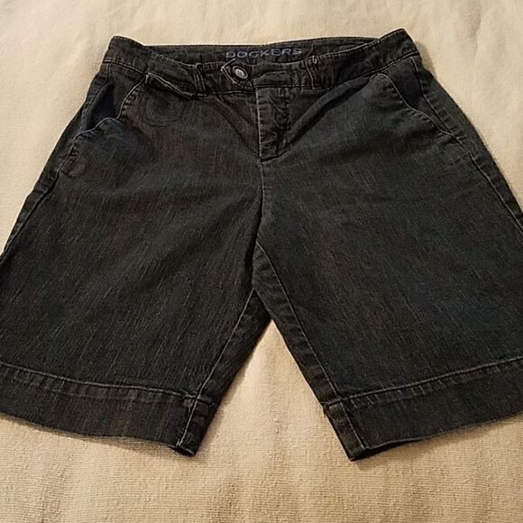 3 for $10 Dockers shorts - Picture 1 of 4